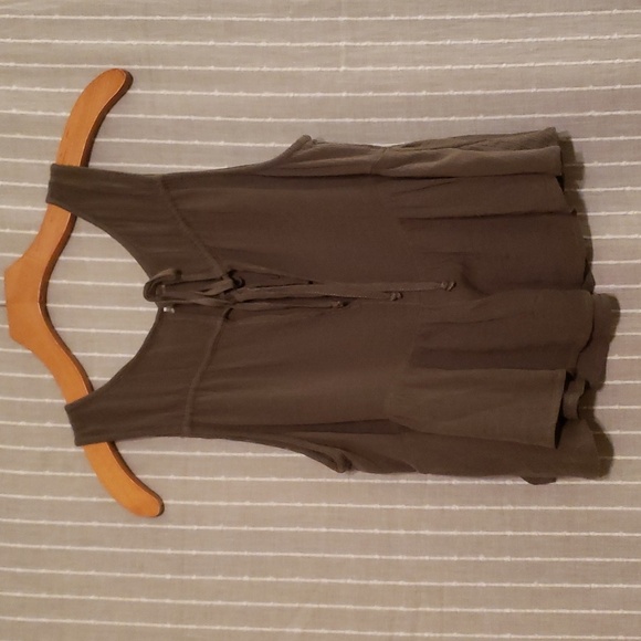 $5 IF YOU PURCHASE 5 OR MORE - AEO olive green swing top - Picture 2 of 6